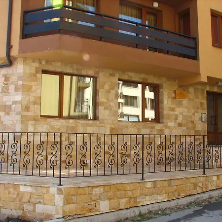 Antilia アパートホテル